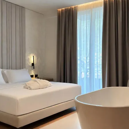 Golden Nina Hotel