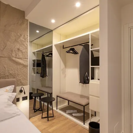 Golden Nina Hotel *